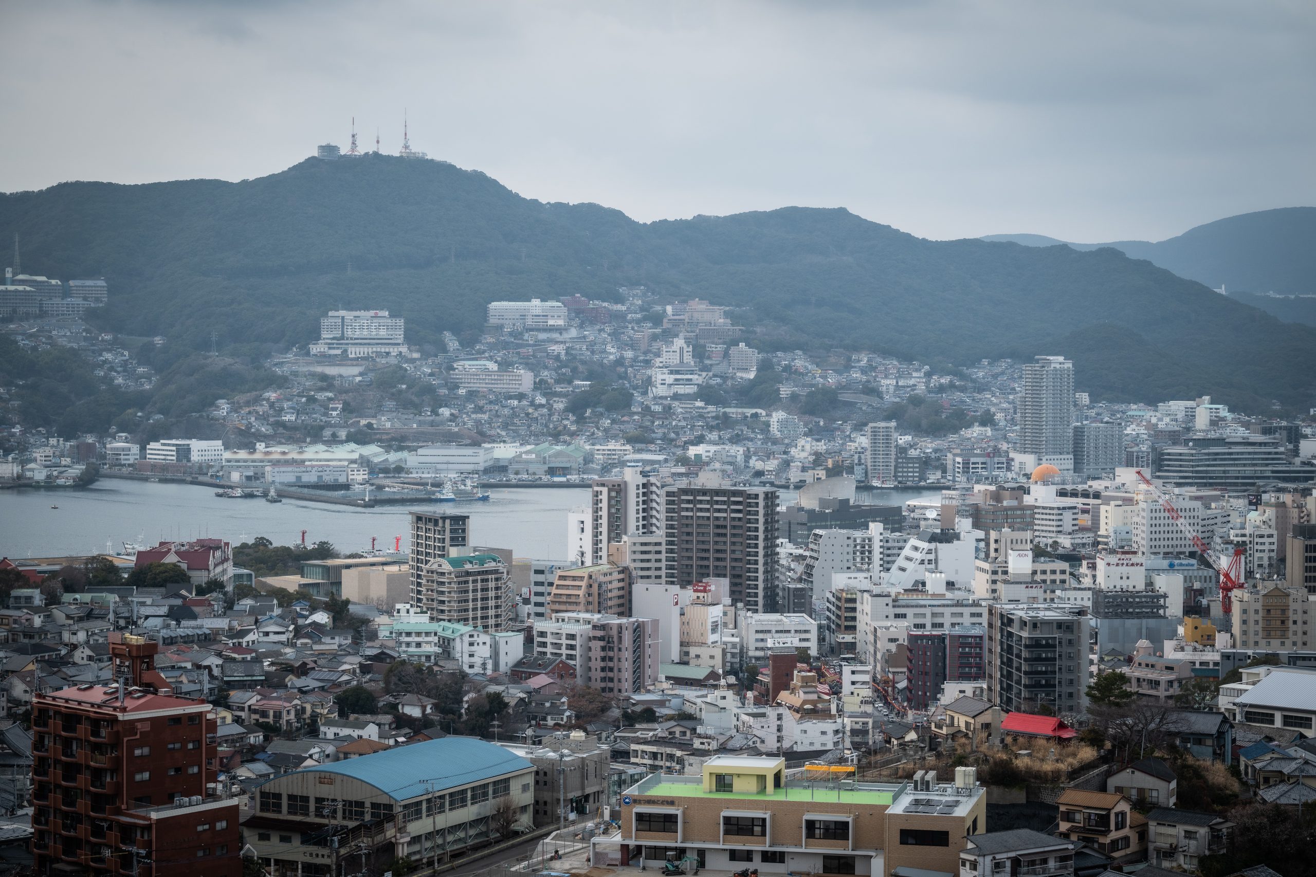 この坂のぼれば　一段